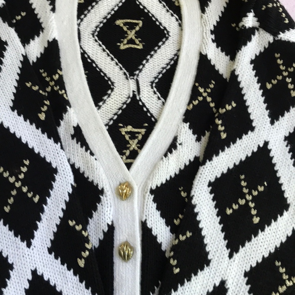 L/sl black, white and gold thread. V neck cardigan